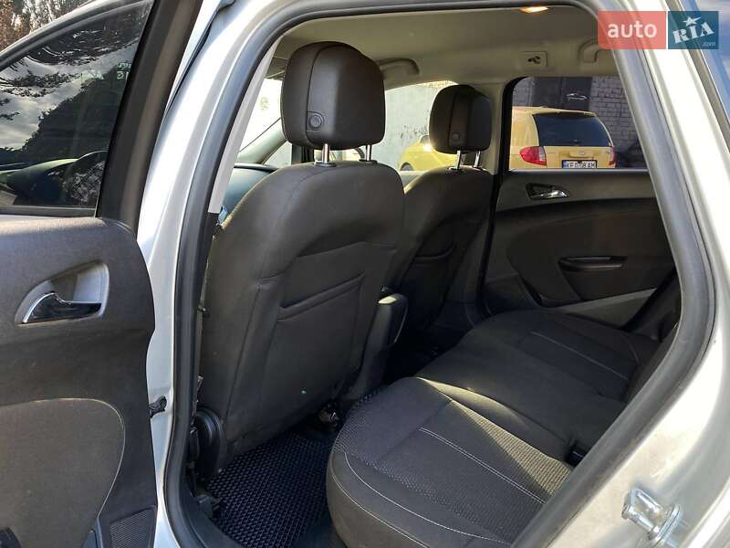 Универсал Opel Astra 2015 в Днепре