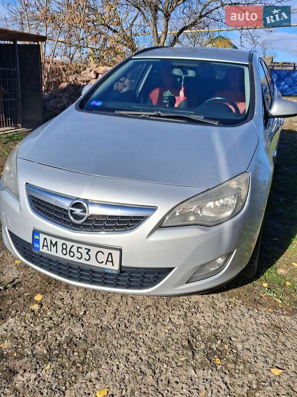 Opel Astra 2011 Opel Astra 2011