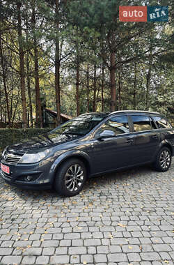 Універсал Opel Astra 2010 в Луцьку