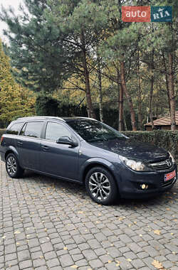 Универсал Opel Astra 2010 в Луцке
