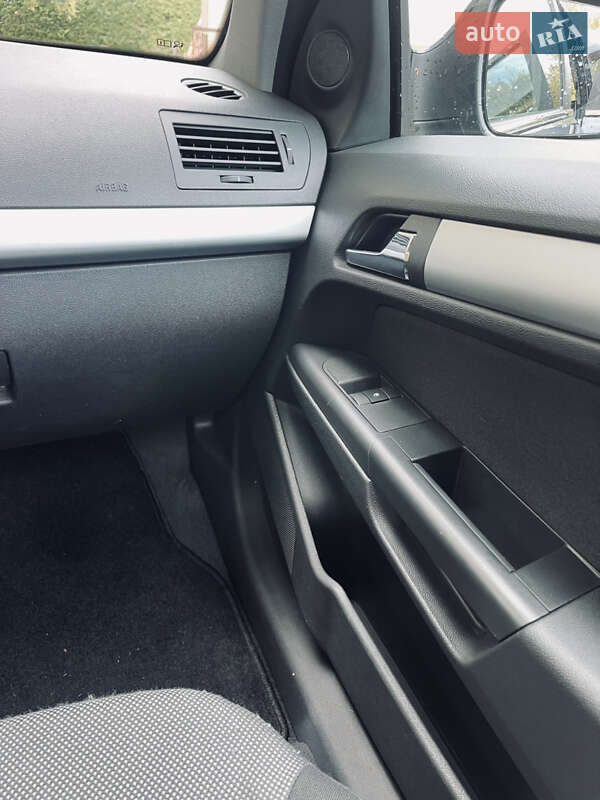 Универсал Opel Astra 2010 в Луцке фото 29 Универсал Opel Astra 2010 в Луцке