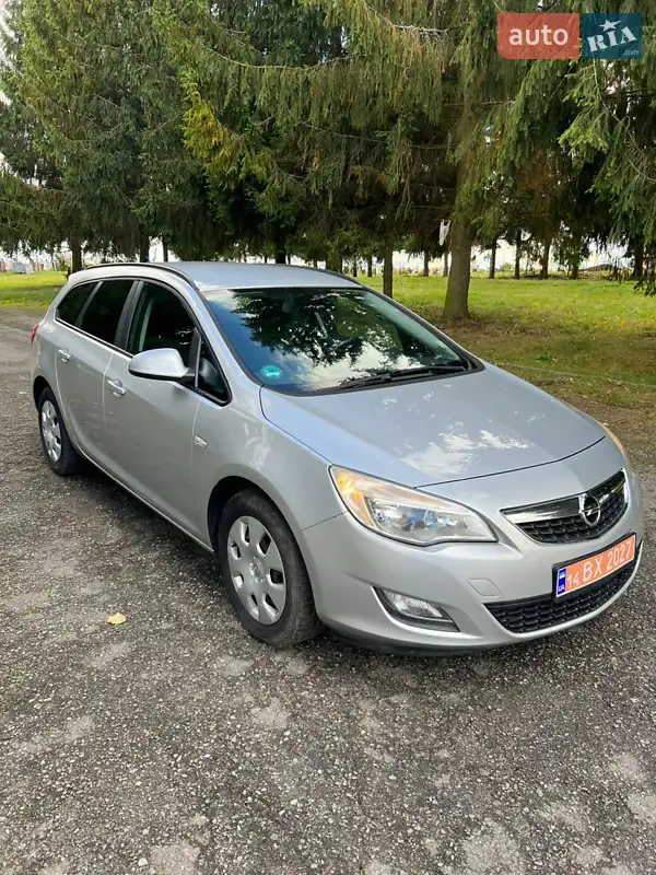 Opel Astra 2011