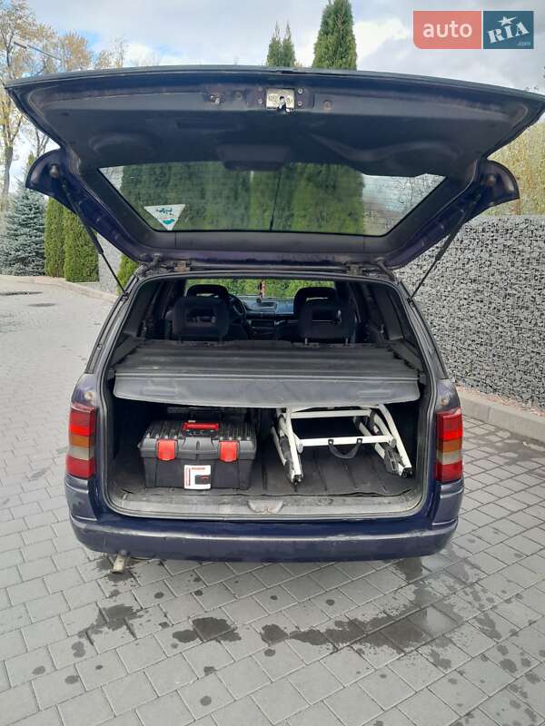 Універсал Opel Astra 1996 в Самборі