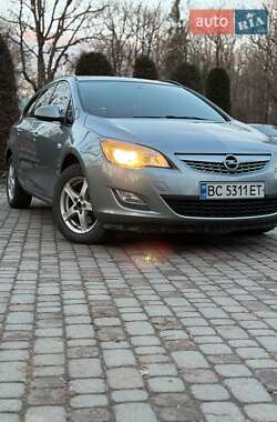 Универсал Opel Astra 2011 в Дрогобыче
