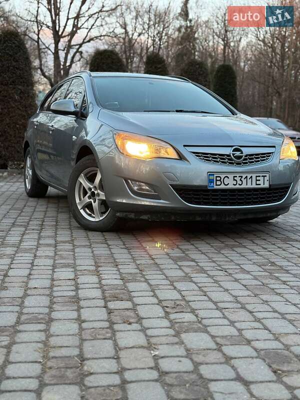 Opel Astra 2011