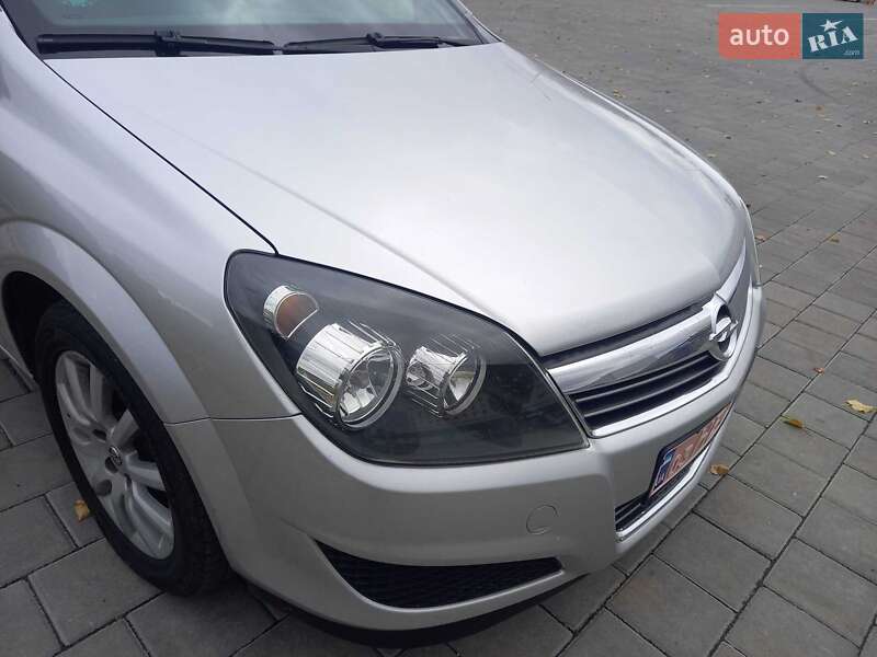 Универсал Opel Astra 2010 в Черкассах