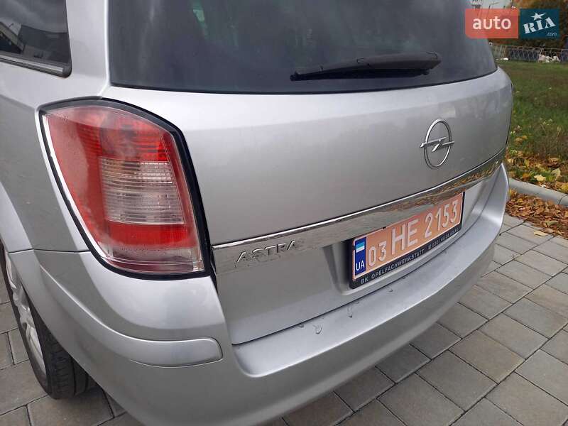 Универсал Opel Astra 2010 в Черкассах