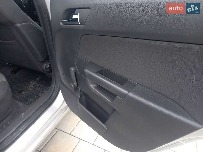 Универсал Opel Astra 2010 в Черкассах