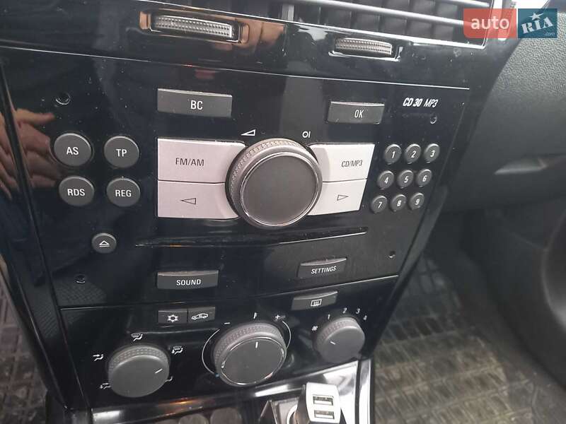 Универсал Opel Astra 2010 в Черкассах