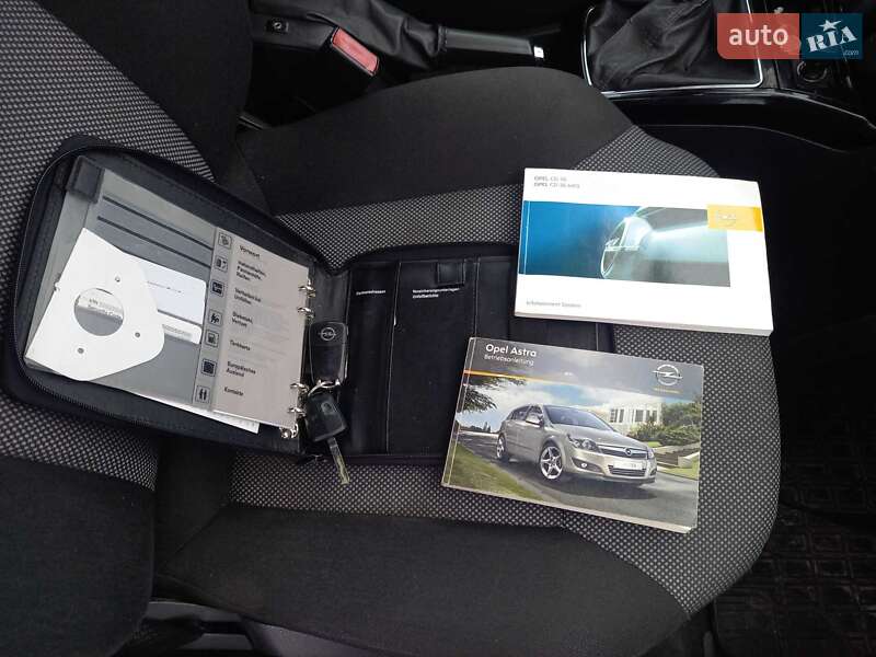 Универсал Opel Astra 2010 в Черкассах