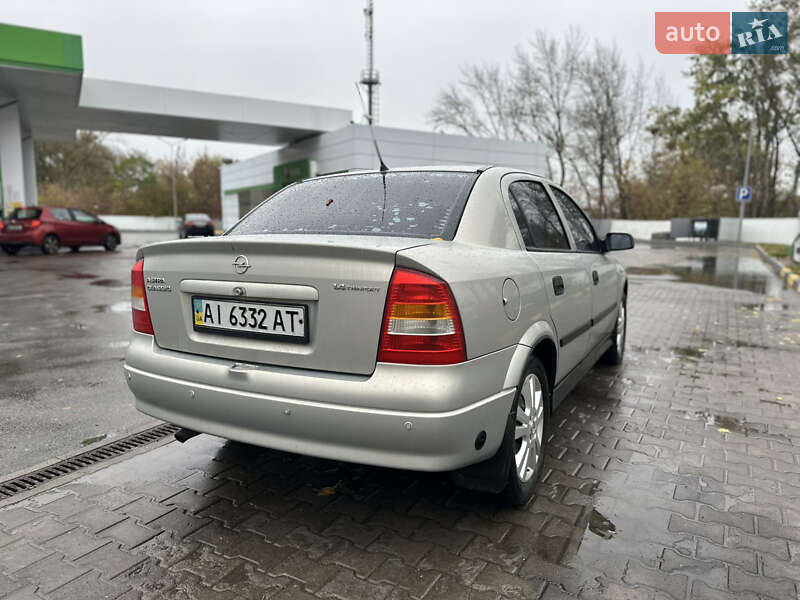 Седан Opel Astra 2006 в Сумах