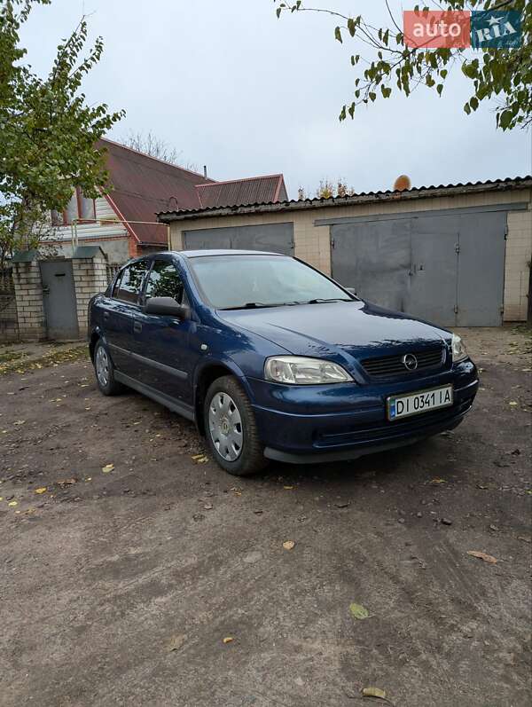 Седан Opel Astra 2005 в Смеле