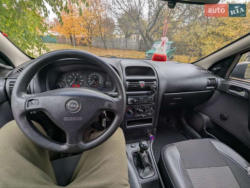 Седан Opel Astra 2005 в Смеле
