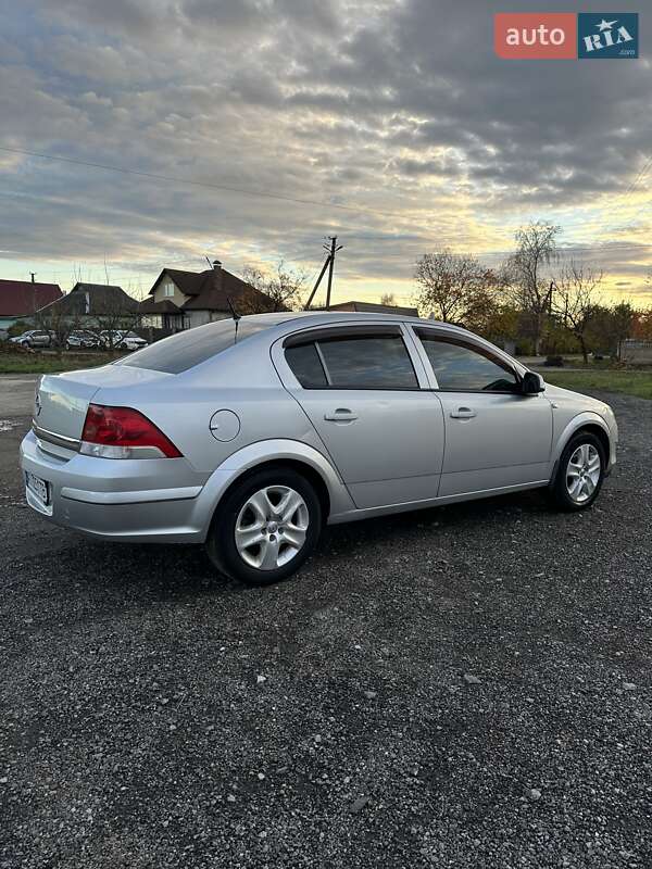 Седан Opel Astra 2012 в Козельце фото 5 Седан Opel Astra 2012 в Козельце