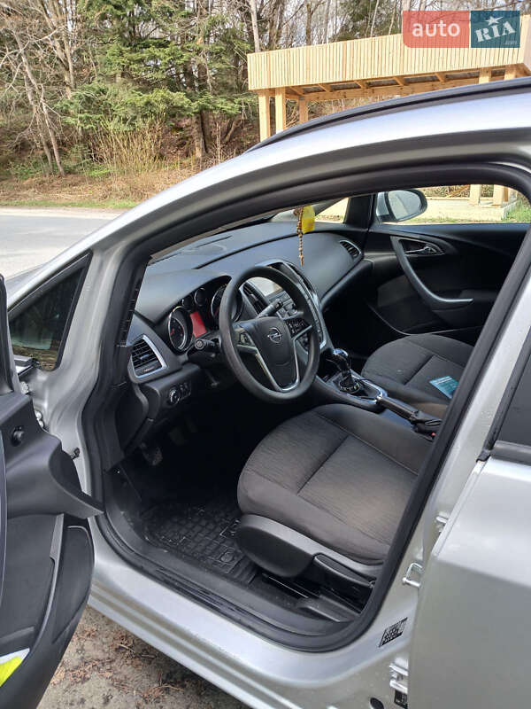 Универсал Opel Astra 2013 в Бориславе