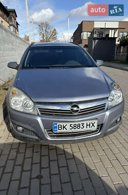 Універсал Opel Astra 2009 в Рівному