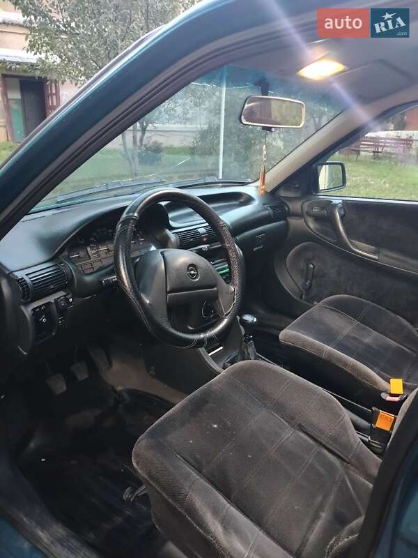 Седан Opel Astra 1993 в Харкові