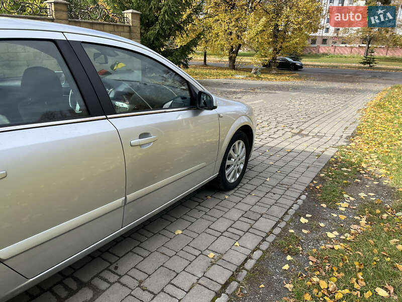 Хэтчбек Opel Astra 2004 в Луцке