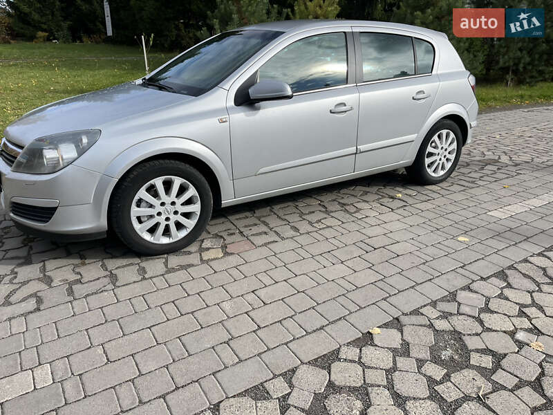 Хэтчбек Opel Astra 2004 в Луцке