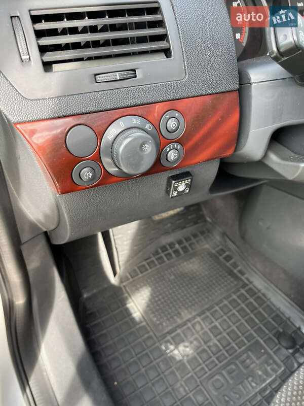 Хэтчбек Opel Astra 2004 в Луцке