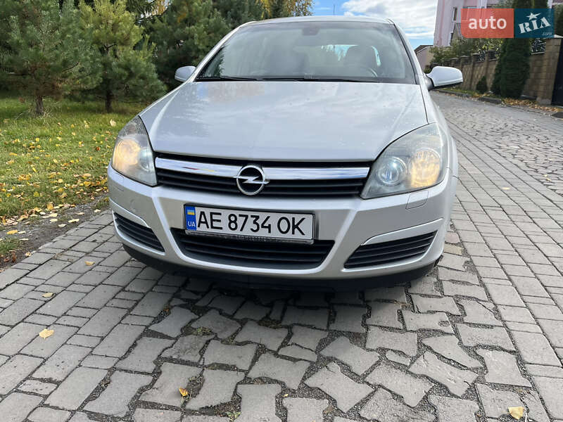 Хэтчбек Opel Astra 2004 в Луцке