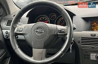 Хетчбек Opel Astra 2005 в 