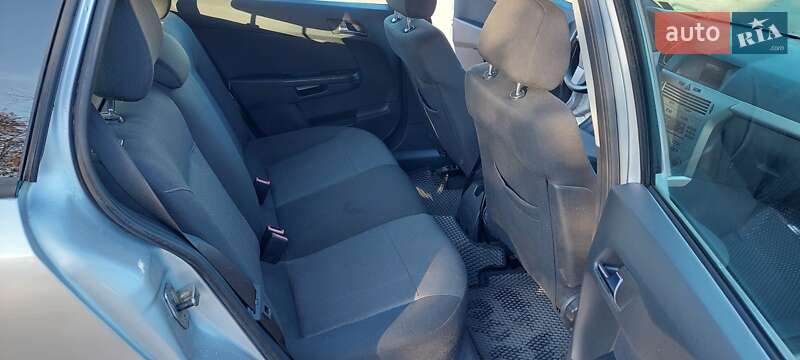 Универсал Opel Astra 2009 в Обухове