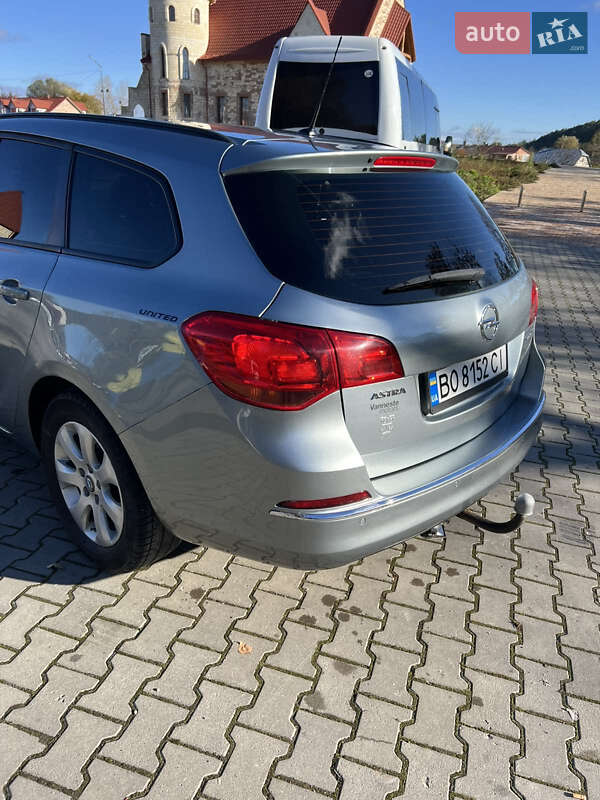 Универсал Opel Astra 2013 в Бережанах
