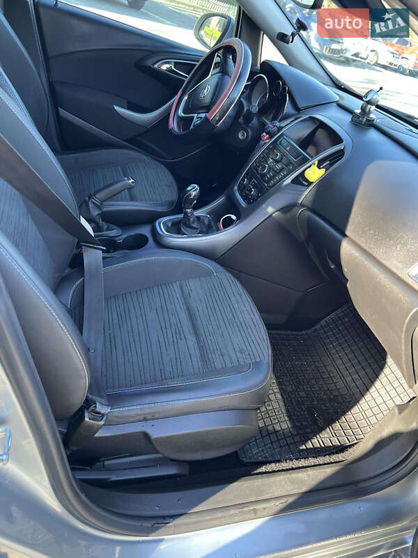 Универсал Opel Astra 2013 в Бережанах