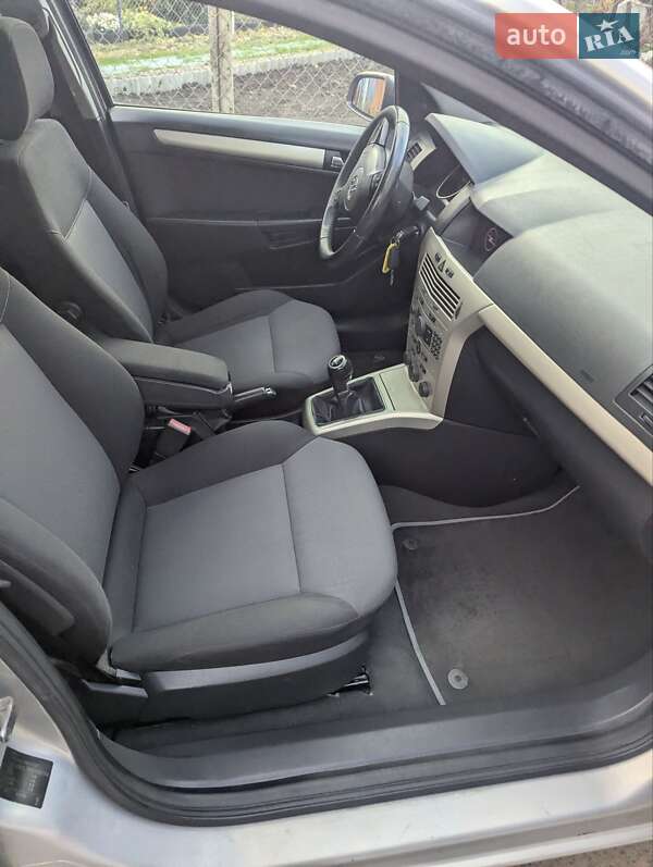 Універсал Opel Astra 2008 в Рівному