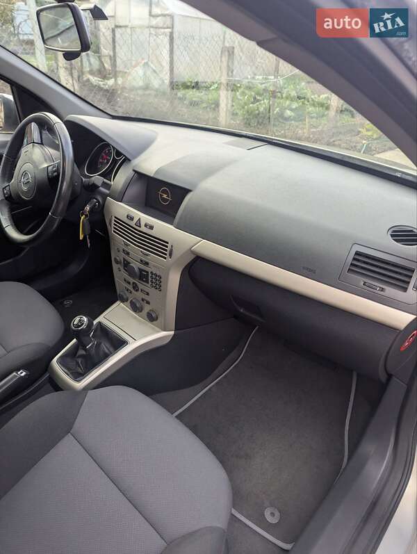 Універсал Opel Astra 2008 в Рівному