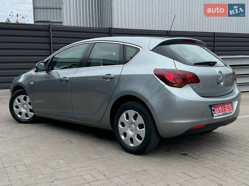 Хэтчбек Opel Astra 2010 в Черкассах