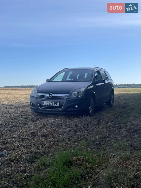 Універсал Opel Astra 2009 в Луцьку