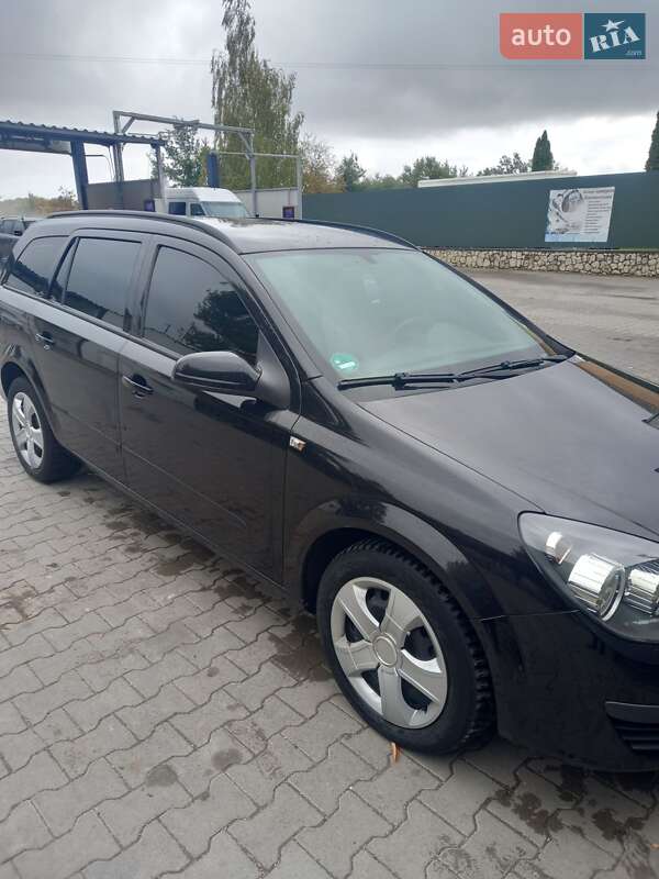 Универсал Opel Astra 2006 в Волочиске
