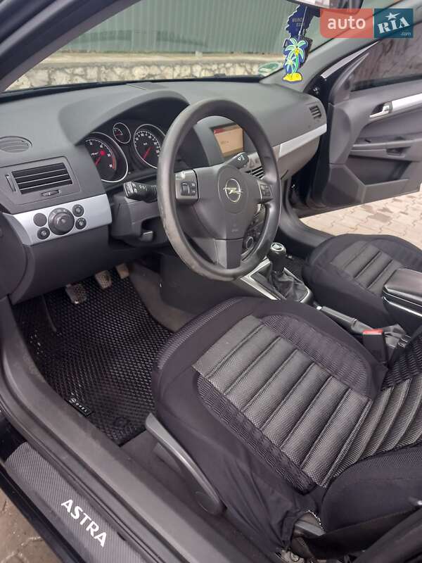 Универсал Opel Astra 2006 в Волочиске