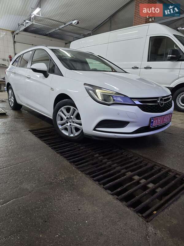 Универсал Opel Astra 2017 в Бердичеве