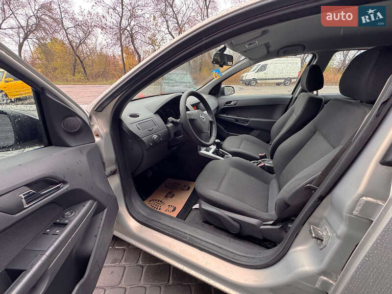 Хэтчбек Opel Astra 2009 в Каменском фото 5 Хэтчбек Opel Astra 2009 в Каменском