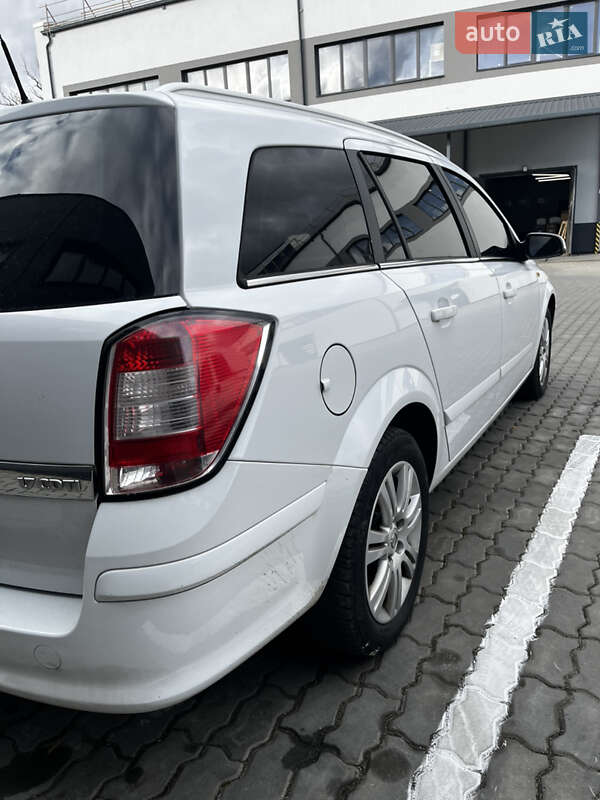 Универсал Opel Astra 2008 в Трускавце