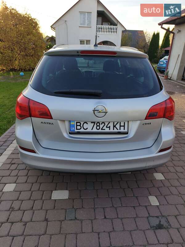 Универсал Opel Astra 2011 в Мостиске