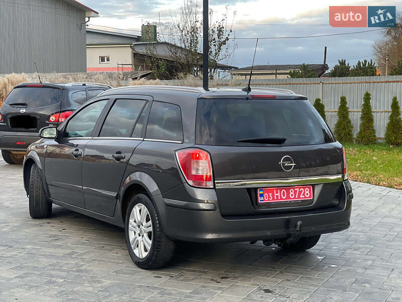 Универсал Opel Astra 2009 в Луцке