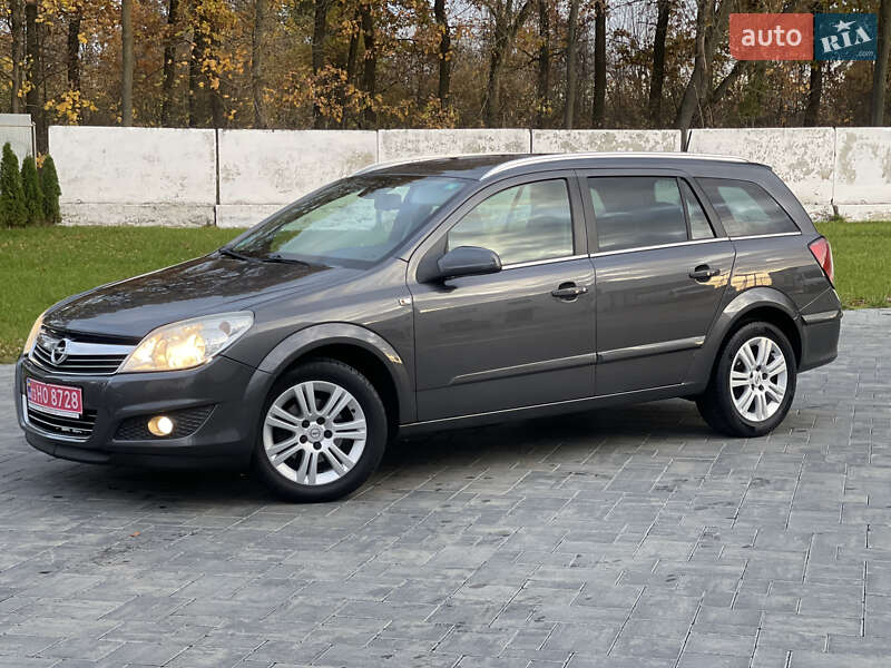 Универсал Opel Astra 2009 в Луцке