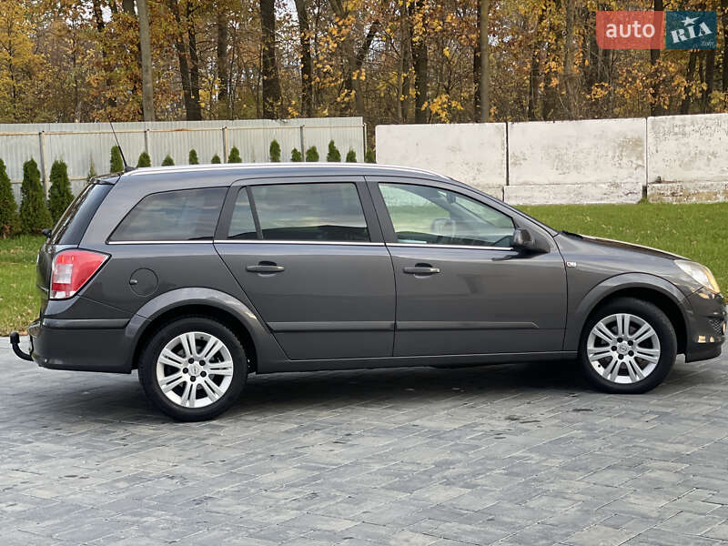 Универсал Opel Astra 2009 в Луцке