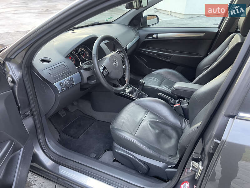 Универсал Opel Astra 2009 в Луцке