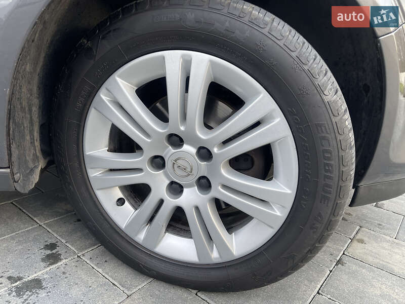 Универсал Opel Astra 2009 в Луцке