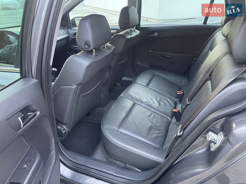 Универсал Opel Astra 2009 в Луцке