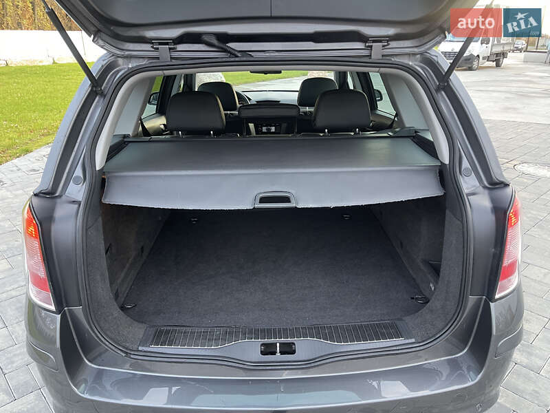 Универсал Opel Astra 2009 в Луцке