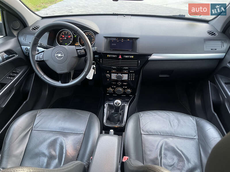 Универсал Opel Astra 2009 в Луцке