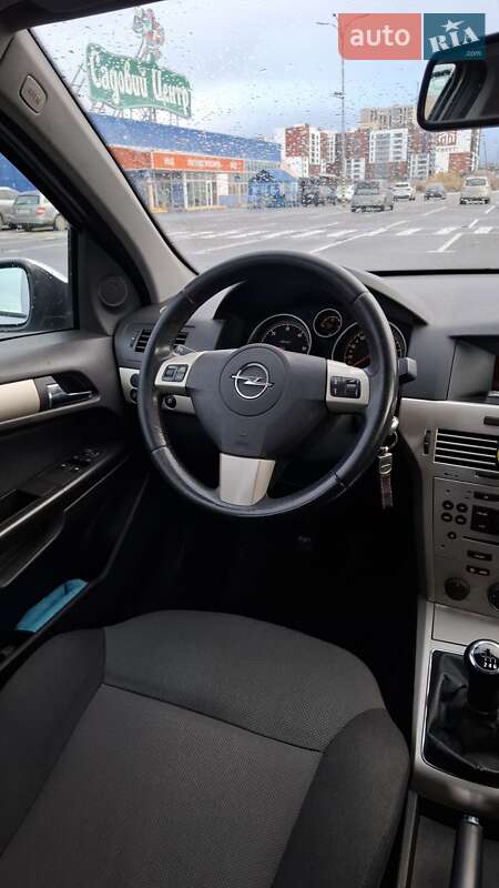 Універсал Opel Astra 2008 в Луцьку