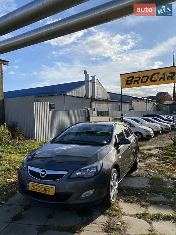 Opel Astra 2011