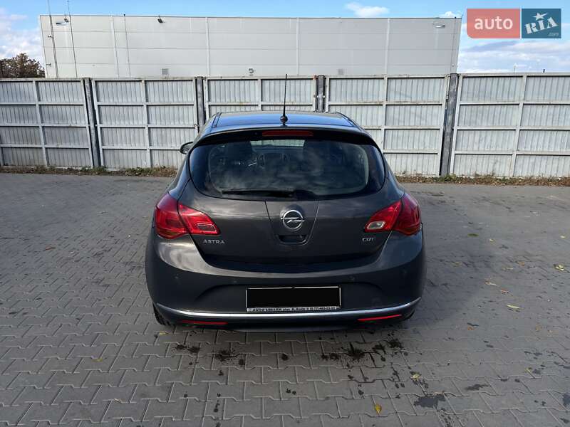 Хэтчбек Opel Astra 2013 в Львове